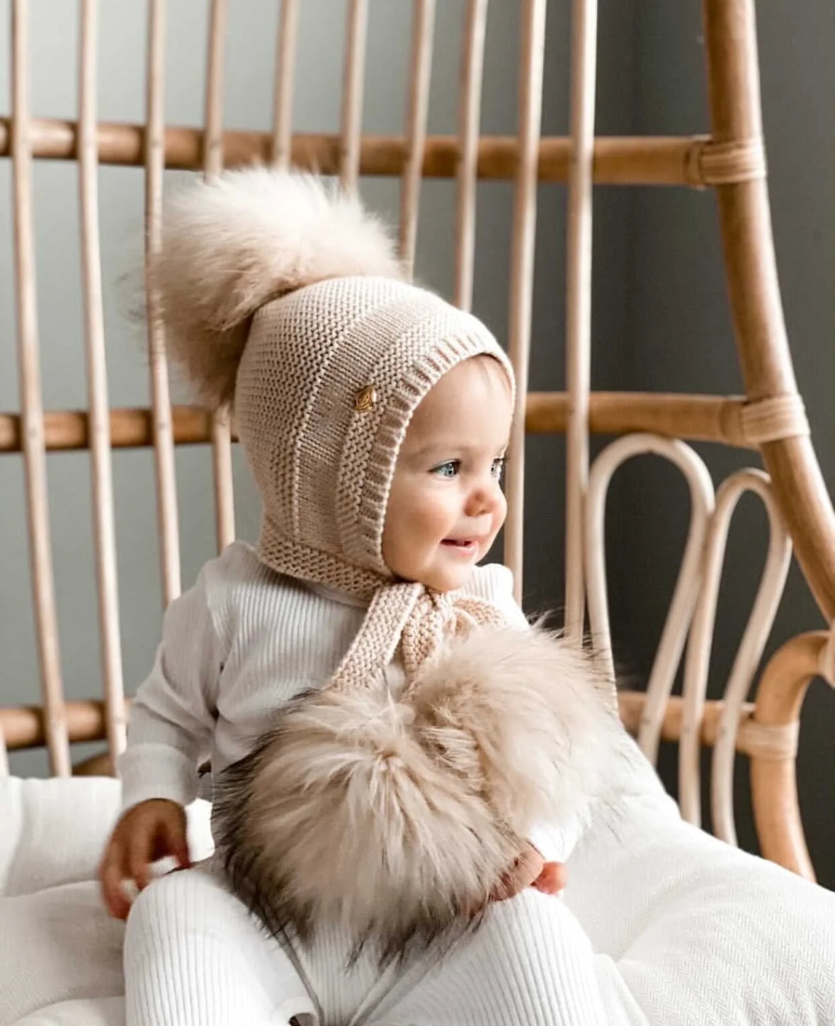 Bonnet Pasha à trois pompons en coton/laine avoine