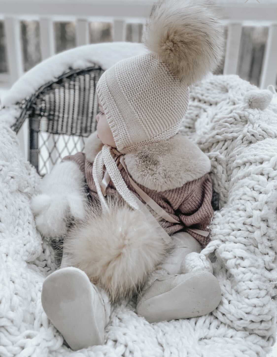 Bonnet Pasha à trois pompons en coton/laine avoine